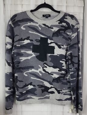 M. Miller cashmere Gray Camo Crewneck Sweater with Cross Graphic. Size M‎